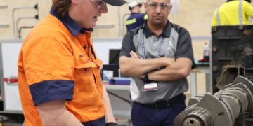 Heavy vehicle mechanic