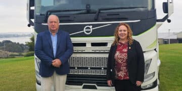 Victorian Transport Association (VTA) CEO, Peter Anderson, and Minister Melissa Horne. Image: VTA.