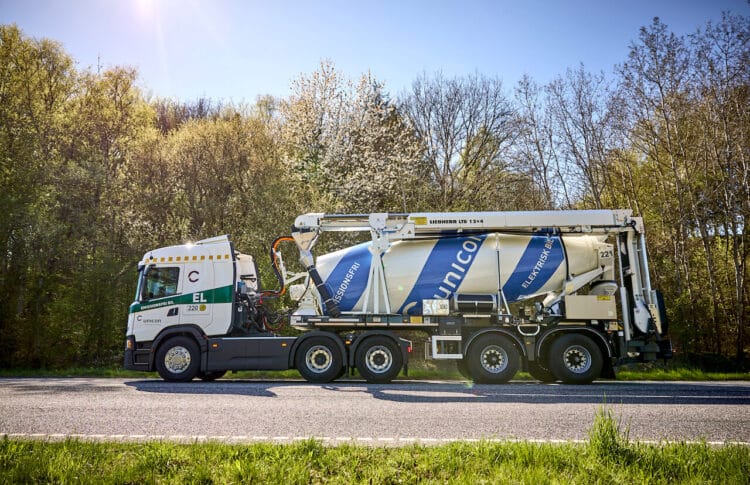Unicon’s electric concrete trucks can travel around 200 kilometres on a single charge while powering the mixer drum entirely from the vehicle’s battery system. Image: Scania.