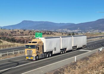 The first B-triple to drive the roads of Tasmania. Image: Tas Connect Logistics.